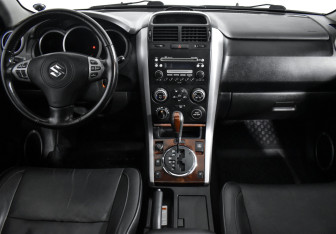 Подержанный автомобиль Suzuki Grand Vitara 2007 года (13 фото)