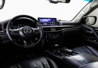 Подержанный автомобиль Lexus LX 2015 года (17 фото)