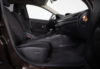 Подержанный автомобиль Renault Fluence 2016 года (21 фото)