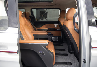 Подержанный автомобиль Hongqi HQ9 2022 года (10 фото)