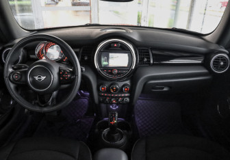 Подержанный автомобиль MINI Hatch 2020 года (11 фото)