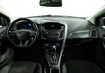 Подержанный автомобиль Ford Focus Hatchback 2017 года (13 фото)