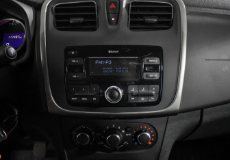 Подержанный автомобиль Renault Sandero 2018 года (16 фото)