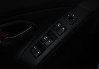 Подержанный автомобиль Hyundai ix35 2014 года (18 фото)