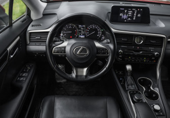 Подержанный автомобиль Lexus RX 2018 года (14 фото)