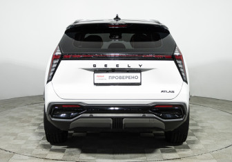 Подержанный автомобиль Geely Atlas 2023 года (6 фото)