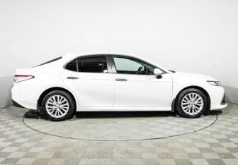 Подержанный автомобиль Toyota Camry Sedan 2021 года (4 фото)