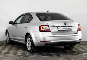 Подержанный автомобиль Skoda Octavia Liftback 2017 года (8 фото)