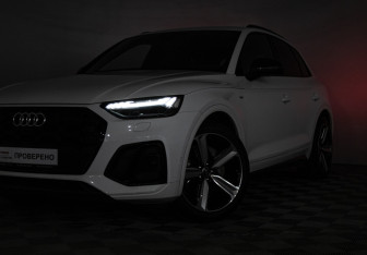 Подержанный автомобиль Audi Q5 2021 года (25 фото)