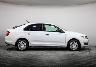 Подержанный автомобиль Skoda Rapid Liftback 2017 года (4 фото)