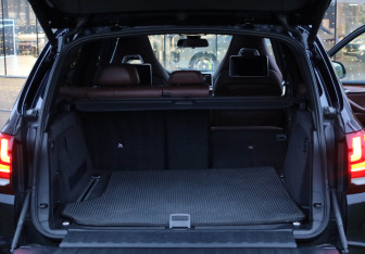 Подержанный автомобиль BMW X5 M 2015 года (35 фото)