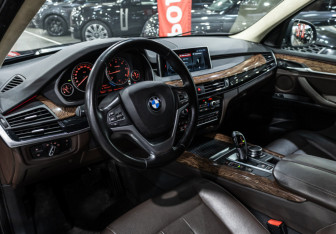 Подержанный автомобиль BMW X5 2017 года (16 фото)