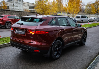 Подержанный автомобиль Jaguar F-Pace 2017 года (4 фото)