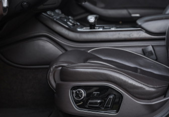 Подержанный автомобиль Audi A8 2011 года (27 фото)