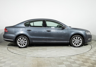 Подержанный автомобиль Volkswagen Passat Sedan 2012 года (4 фото)
