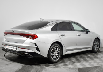 Подержанный автомобиль Kia K5 2021 года (5 фото)