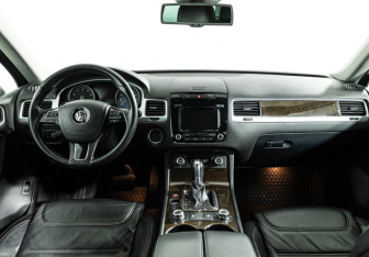 Подержанный автомобиль Volkswagen Touareg 2013 года (14 фото)
