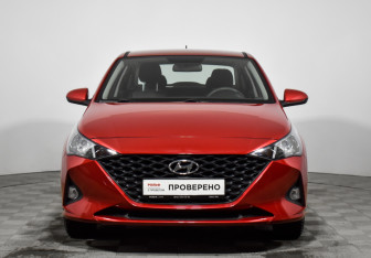 Подержанный автомобиль Hyundai Solaris Sedan 2021 года (2 фото)