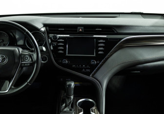Подержанный автомобиль Toyota Camry Sedan 2018 года (14 фото)