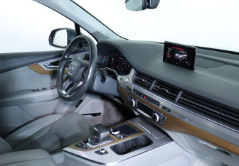 Подержанный автомобиль Audi Q7 2017 года (12 фото)