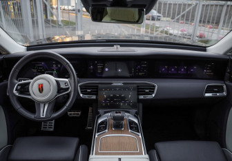 Подержанный автомобиль Hongqi E-HS9 2021 года (13 фото)