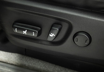 Подержанный автомобиль Toyota Land Cruiser Prado 2013 года (15 фото)