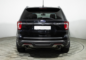 Подержанный автомобиль Ford Explorer 2018 года (7 фото)