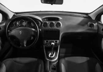 Подержанный автомобиль Peugeot 308 Hatchback 2010 года (9 фото)