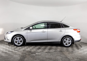Подержанный автомобиль Ford Focus Sedan 2013 года (8 фото)