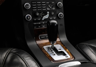 Подержанный автомобиль Volvo XC70 2007 года (12 фото)