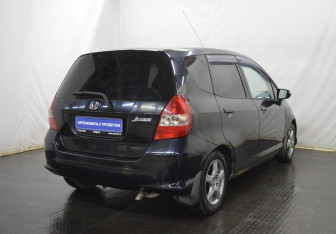Подержанный автомобиль Honda Jazz 2008 года (5 фото)