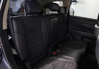 Подержанный автомобиль Mitsubishi Outlander 2021 года (12 фото)
