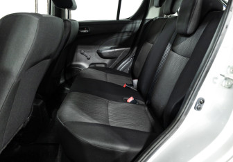 Подержанный автомобиль Suzuki Swift Hatchback 2011 года (10 фото)