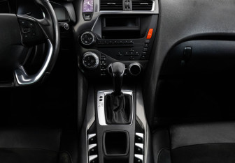 Подержанный автомобиль Citroen DS5 2012 года (14 фото)