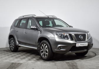 Подержанный автомобиль Nissan Terrano 2015 года (3 фото)