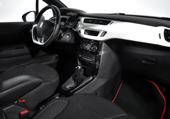 Подержанный автомобиль Citroen DS3 Hatchback 2013 года (13 фото)