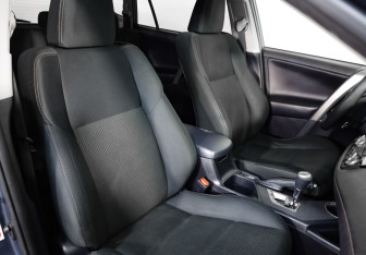 Подержанный автомобиль Toyota RAV4 2013 года (17 фото)