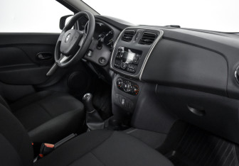 Подержанный автомобиль Renault Logan Sedan 2018 года (10 фото)