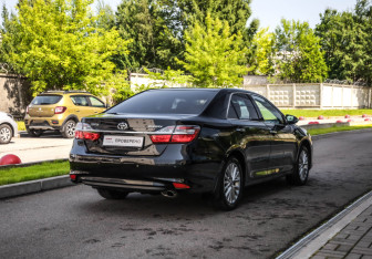 Подержанный автомобиль Toyota Camry Sedan 2014 года (6 фото)