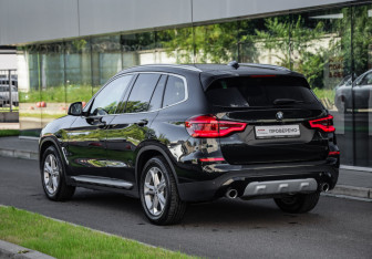 Подержанный автомобиль BMW X3 2019 года (8 фото)
