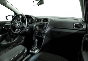 Подержанный автомобиль Volkswagen Polo Sedan 2019 года (9 фото)