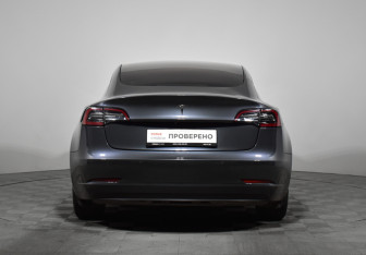 Подержанный автомобиль Tesla Model 3 2019 года (6 фото)