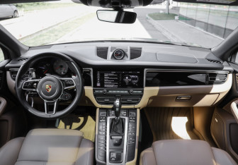 Подержанный автомобиль Porsche Macan 2020 года (14 фото)