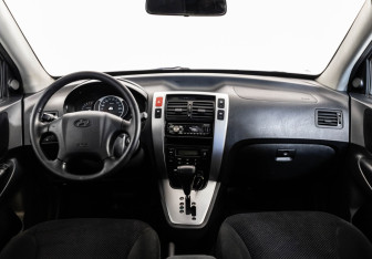 Подержанный автомобиль Hyundai Tucson 2007 года (10 фото)
