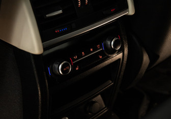 Подержанный автомобиль BMW X6 2016 года (32 фото)