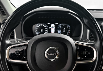 Подержанный автомобиль Volvo XC90 2015 года (18 фото)