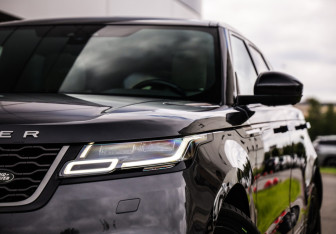 Подержанный автомобиль Land Rover Range Rover Velar 2018 года (2 фото)