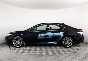 Подержанный автомобиль Toyota Camry Sedan 2020 года (10 фото)