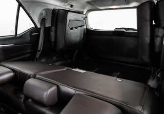 Подержанный автомобиль Toyota Fortuner 2017 года (23 фото)