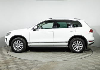 Подержанный автомобиль Volkswagen Touareg 2014 года (8 фото)